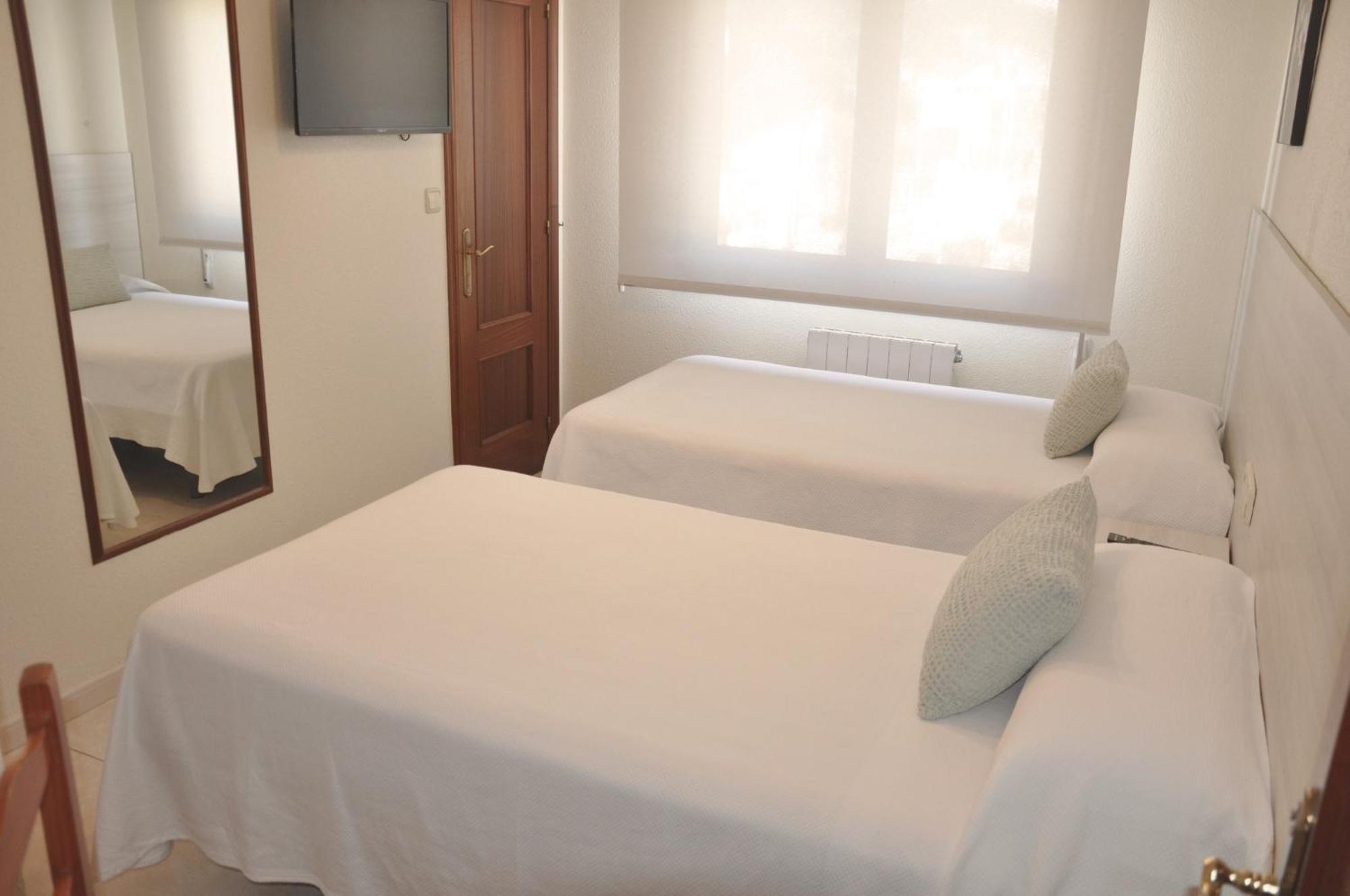 Hostal Paz กอนโดมาร์ ภายนอก รูปภาพ